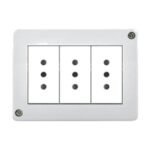 Casquete plástico de superficie hembra triple – BLANCO