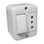 Casquete plástico de superficie interruptor más hembra – 9/12 + 10A